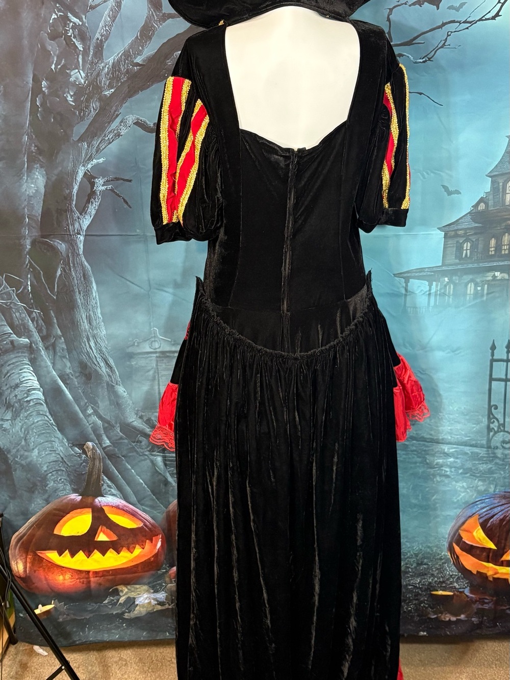Spirit Halloween Heart Breaker Costume w/ACCESSORIES!!! - Picture 7 of 15